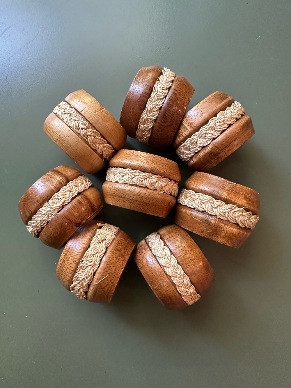 Set of 8 wooden napkin rings